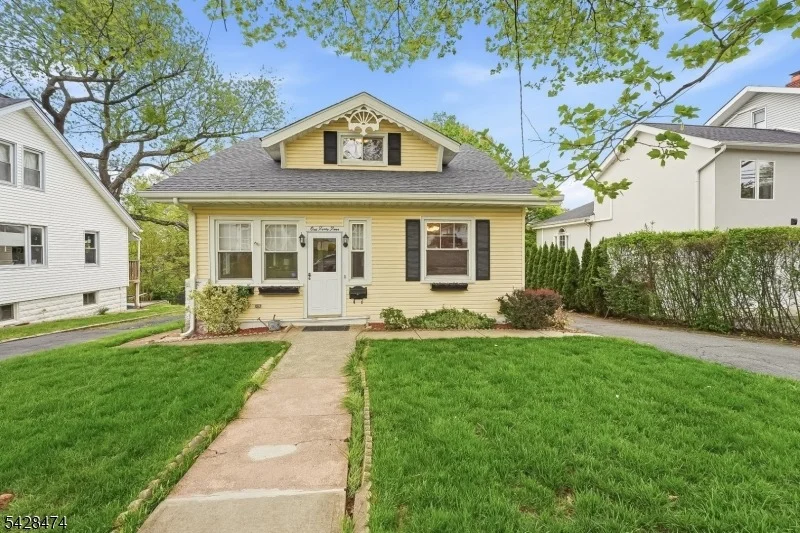 Unit for sale at 144 Crestwood Ave, Nutley Twp., NJ 07110-3156