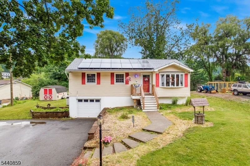 Unit for sale at 194 Decker Pond Rd, Green Twp., NJ 07821-2111