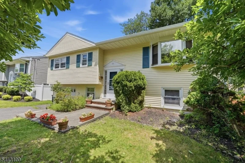 Unit for sale at 194 Elmwood Dr, Parsippany-Troy Hills Twp., NJ 07054-3008