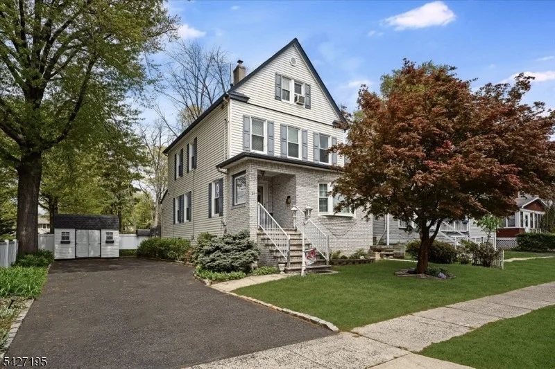Unit for sale at 21 W Grant Ave, Roselle Park Boro, NJ 07204-1915