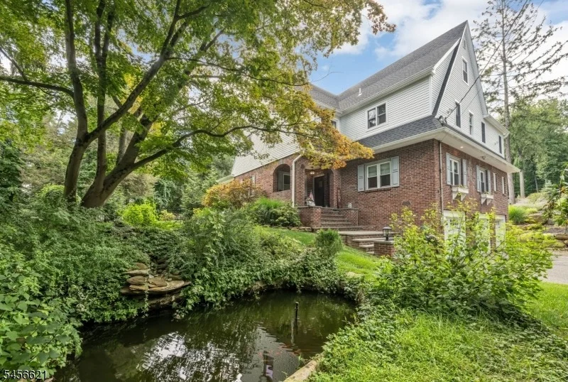 Unit for sale at 206 Long Hill Rd, Oakland Boro, NJ 07436-3112