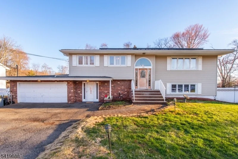 Unit for sale at 127 Horseneck Rd, Fairfield Twp., NJ 07004-2301