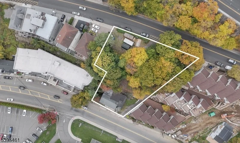 Unit for sale at 1106 River Rd, Edgewater Boro, NJ 07020-1314