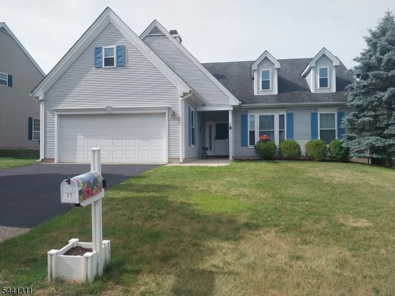 Unit for sale at 11 Strawberry Hill Rd, Branchburg Twp., NJ 08876-7408