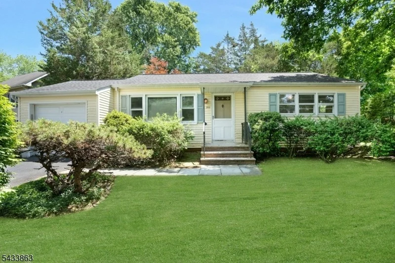 Unit for sale at 200 Runnymede Pkwy, New Providence Boro, NJ 07974-1442