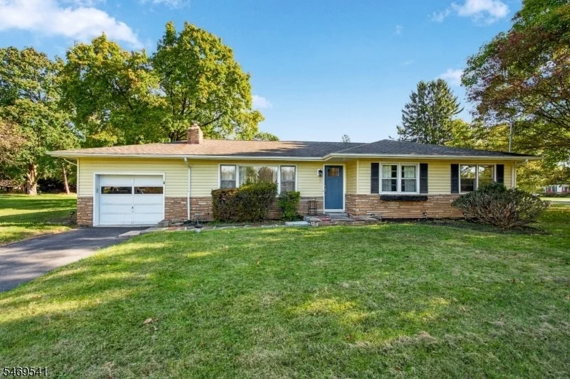 Unit for sale at 3 Meadow Brook Rd, Raritan Twp., NJ 08822-1520
