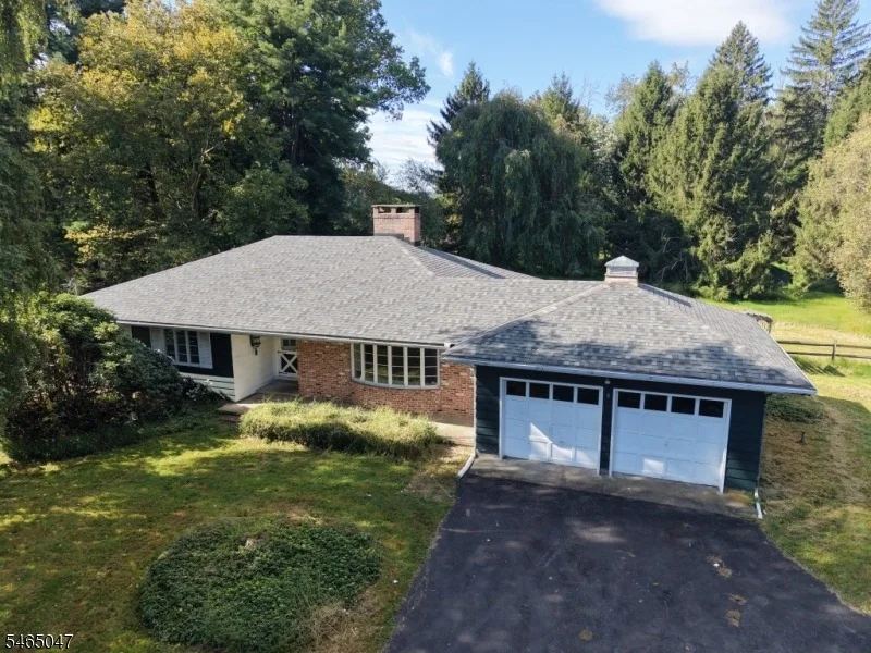 Unit for sale at 9 Brantwood Estates, Mansfield Twp., NJ 07840-4101