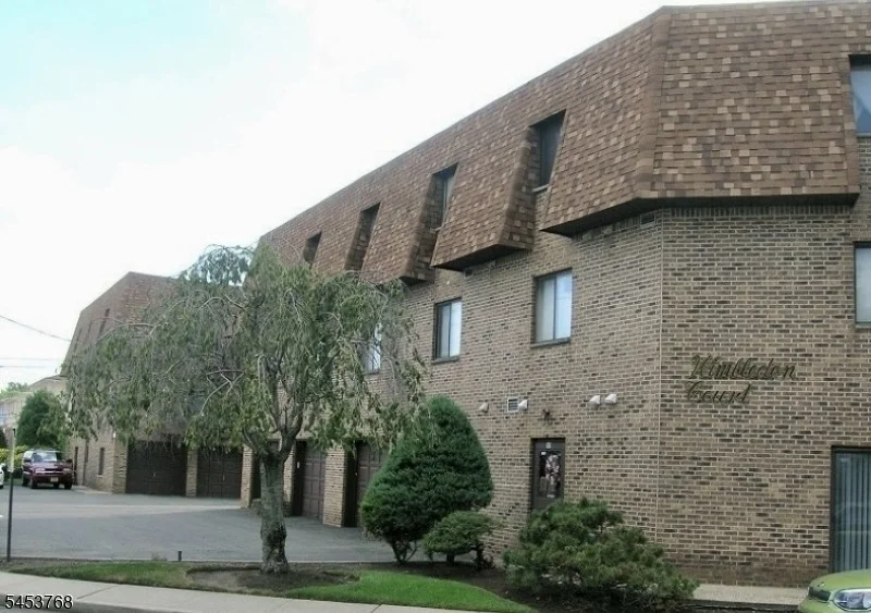 Unit for sale at 825 Riverside Ave, Lyndhurst Twp., NJ 07071-3046