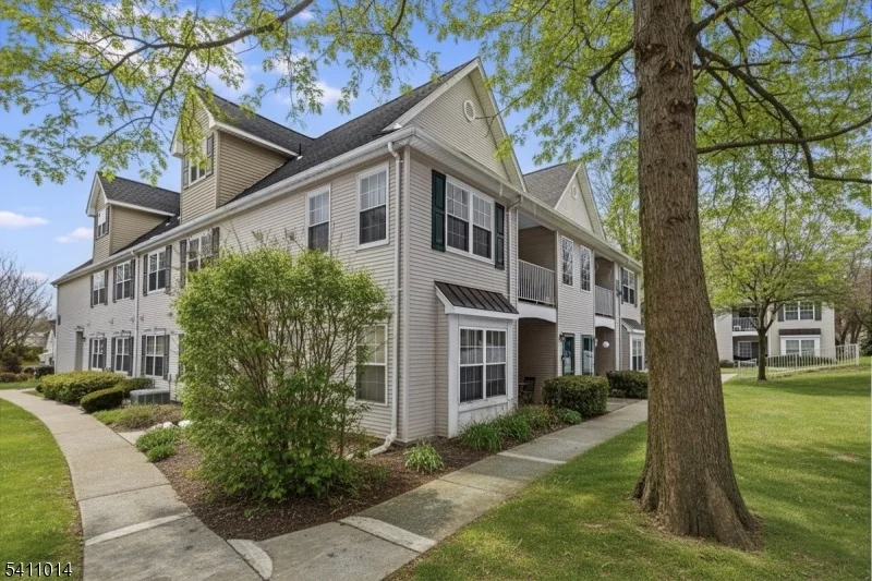 Unit for sale at 240 Cambridge Ct, Clifton City, NJ 07014-1377