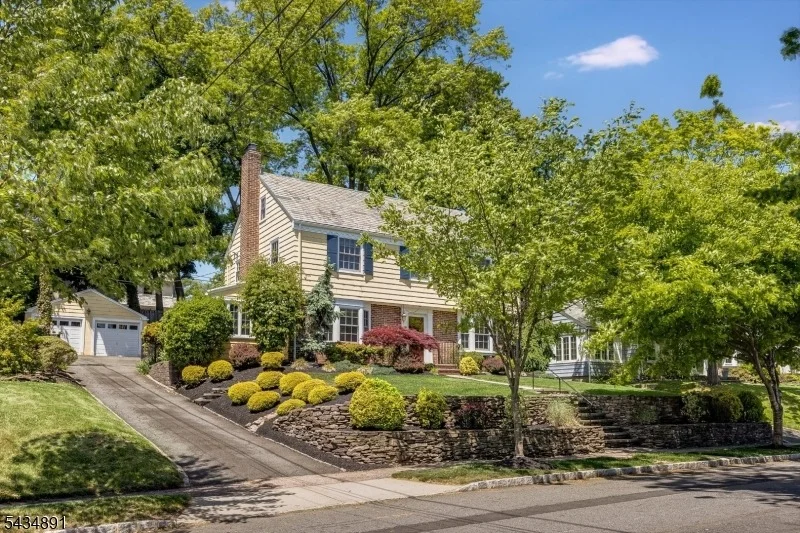 Unit for sale at 90 Stonehouse Rd, Glen Ridge Boro Twp., NJ 07028-1718