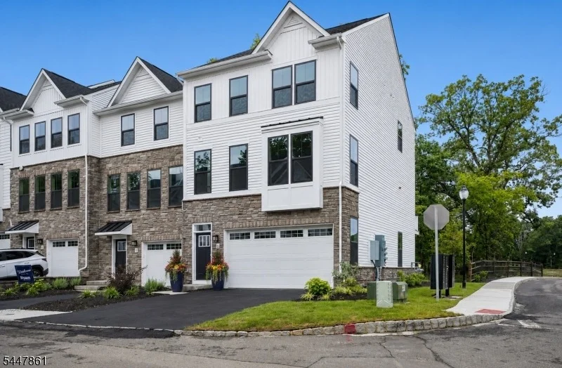 Unit for sale at 18 Lafayette Ln, Montville Twp., NJ 07082