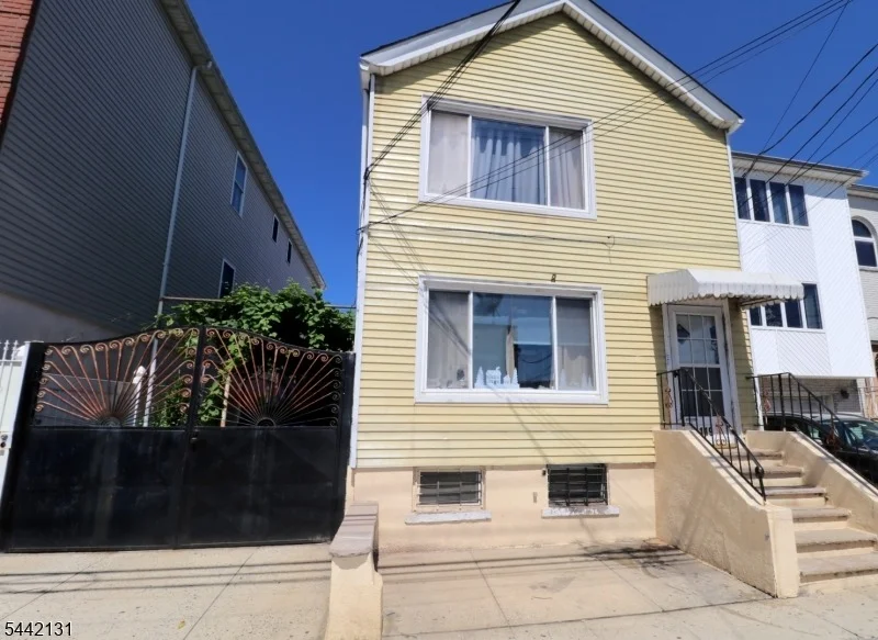 Unit for sale at 119 Pacific St, Newark City, NJ 07105-1538