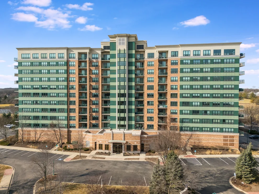 Unit for sale at 6420 Double Eagle Drive, Woodridge, IL 60517