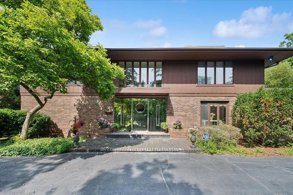 Unit for sale at 201 ASPEN Lane, Highland Park, IL 60035