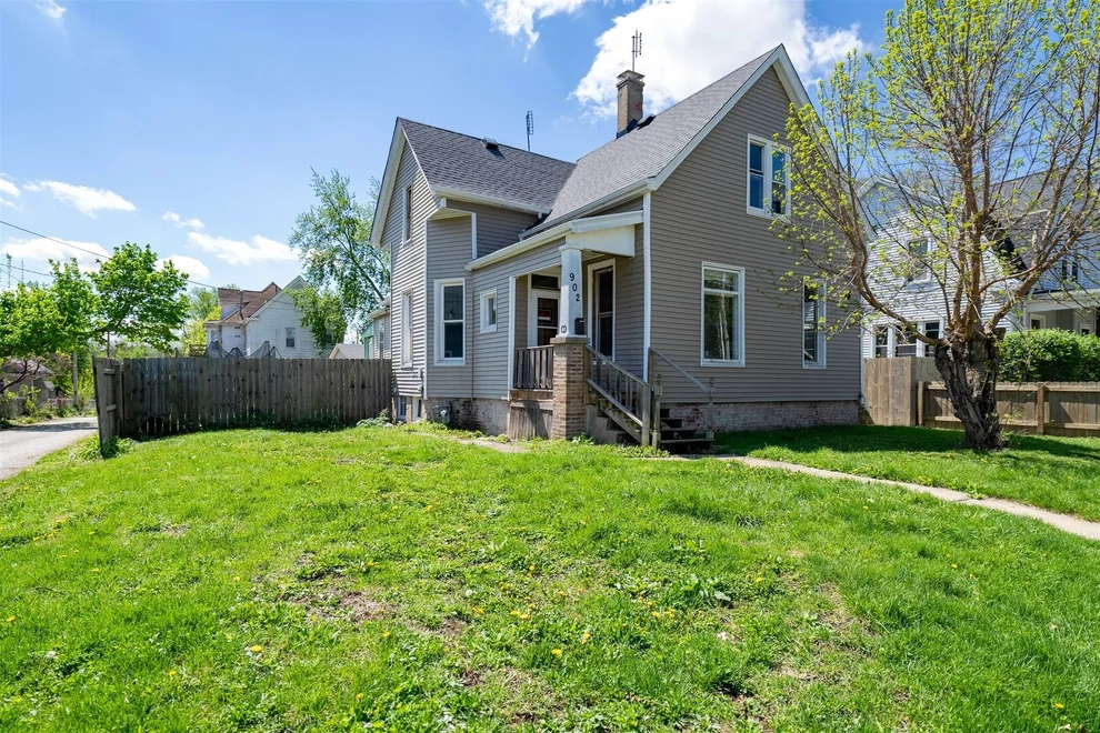 Unit for sale at 902 W Grove Street, Bloomington, IL 61701