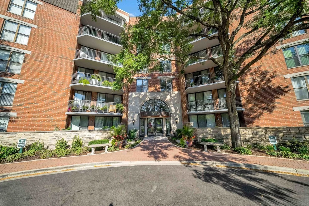 Unit for sale at 511 Aurora Avenue, Naperville, IL 60540