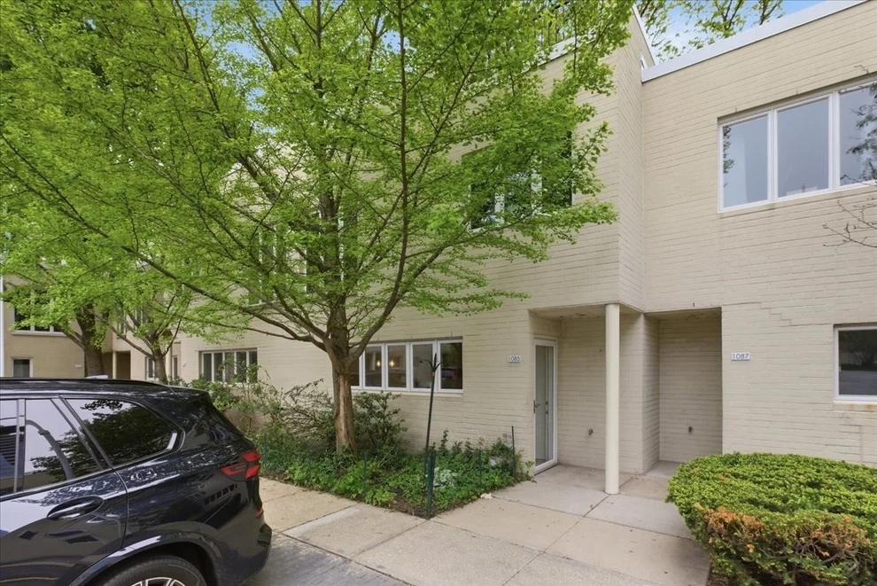 Unit for sale at 1085 S Park Terrace, Chicago, IL 60605