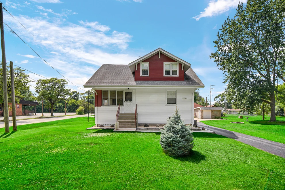 Unit for sale at 19580 Glenwood Road, Chicago Heights, IL 60411