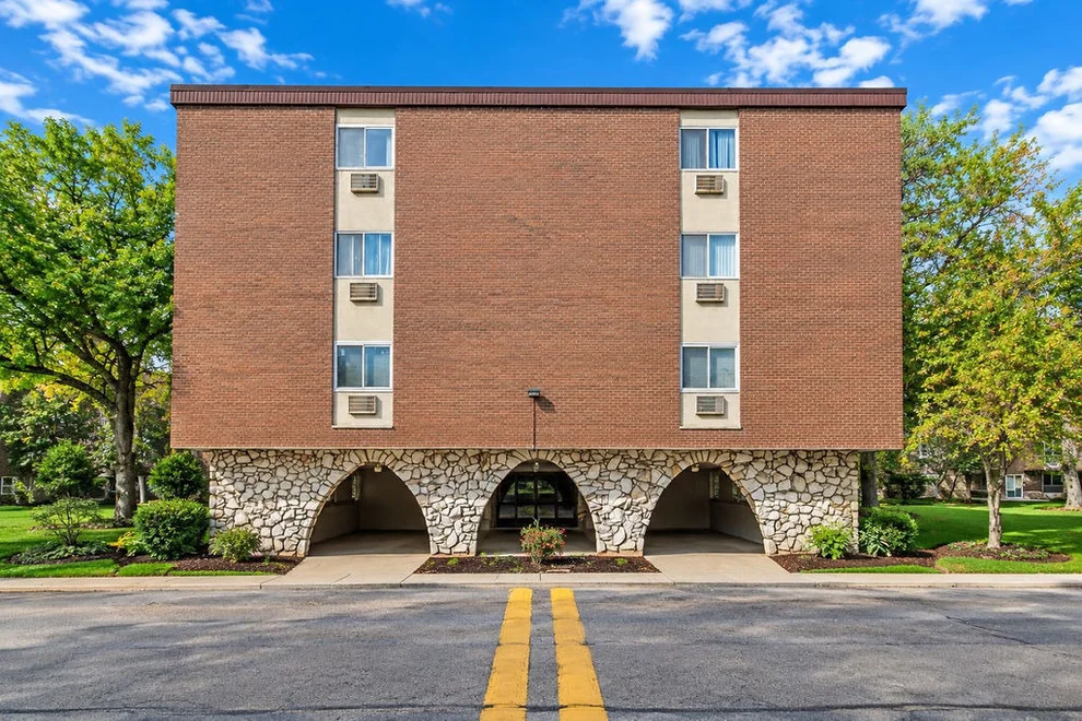 Unit for sale at 1331 S Finley Road, Lombard, IL 60148