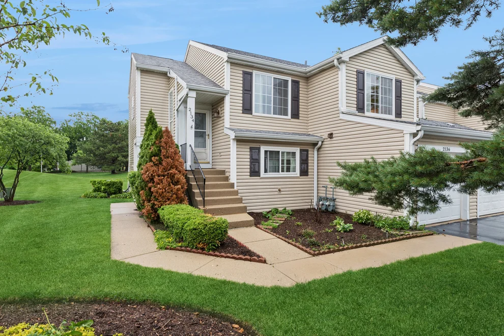 Unit for sale at 2134 Northwind Circle, Schaumburg, IL 60194