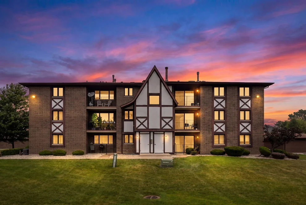 Unit for sale at 10511 S Roberts Road, Palos Hills, IL 60465