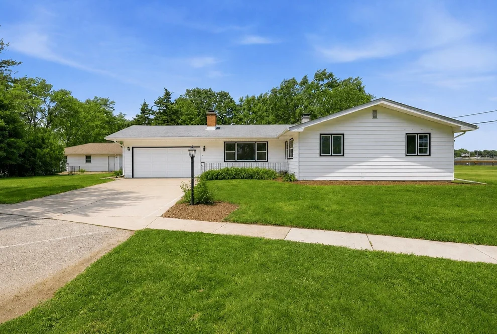 Unit for sale at 70 Mary Ln Court, Crystal Lake, IL 60014
