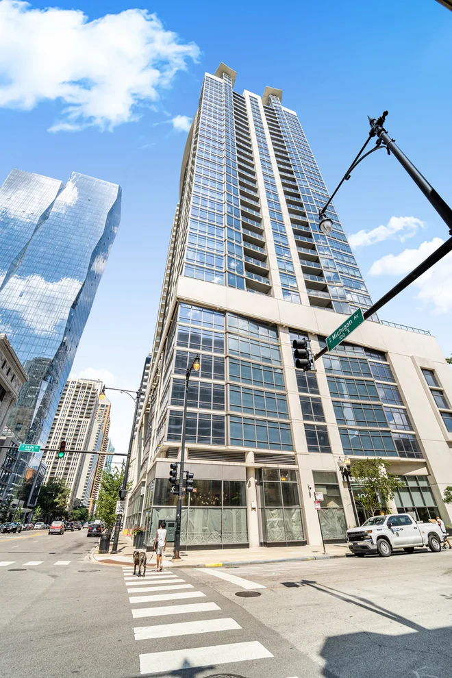 Unit for sale at 100 E 14TH Street, Chicago, IL 60605