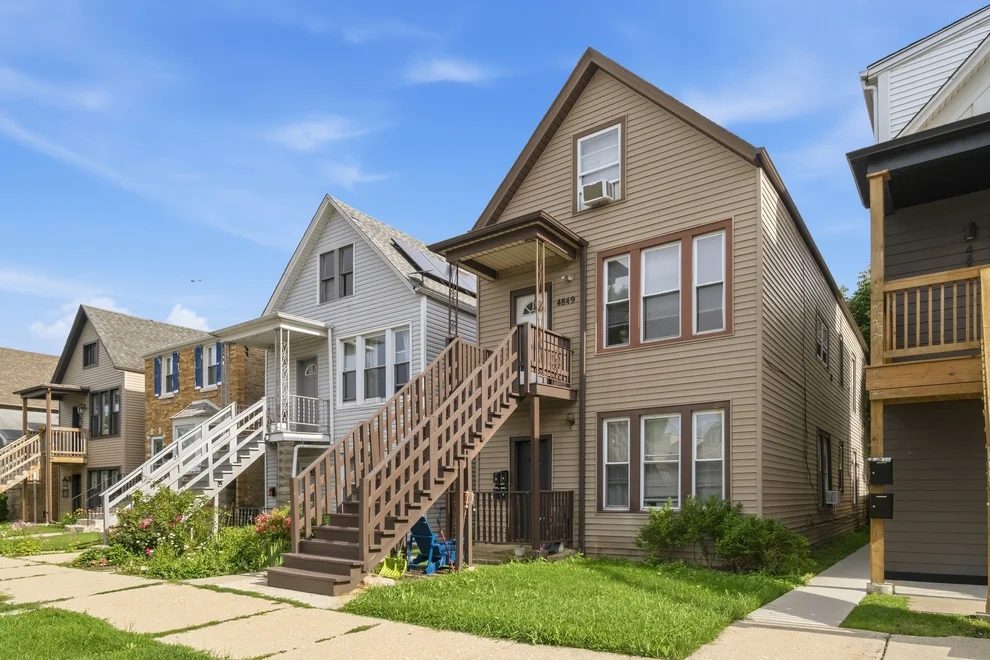 Unit for sale at 4849 W Ainslie Street, Chicago, IL 60630