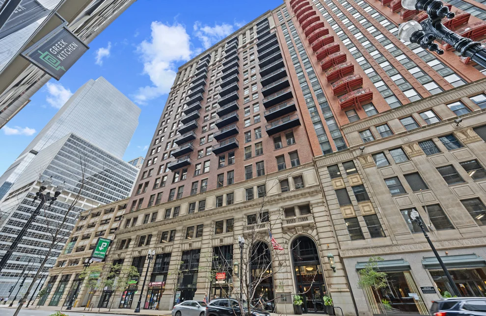 Unit for sale at 212 W WASHINGTON Street, Chicago, IL 60606