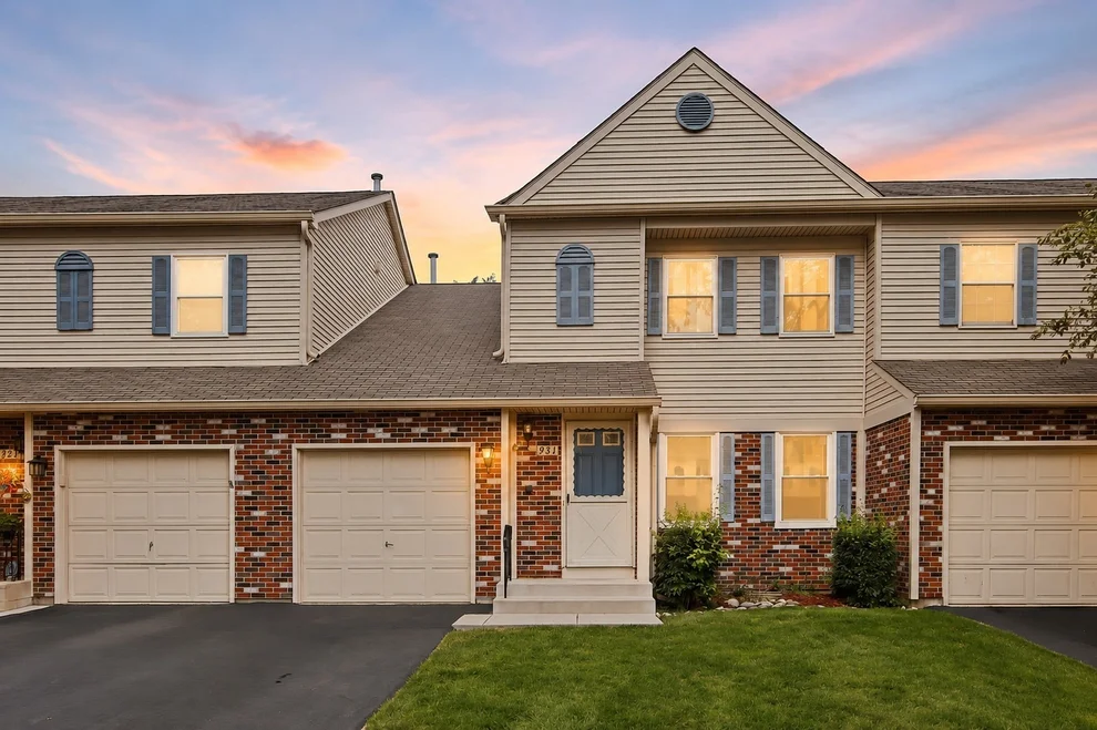 Unit for sale at 931 Perry Drive, Algonquin, IL 60102