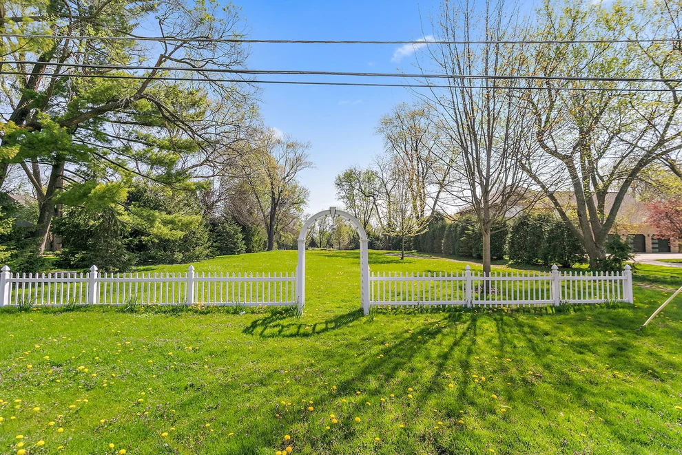 Unit for sale at 2803 N Vista Road, Arlington Heights, IL 60004