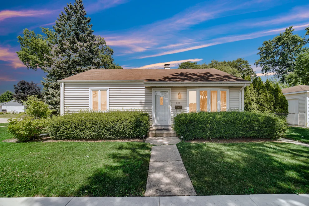 Unit for sale at 201 N William Street, Mount Prospect, IL 60056