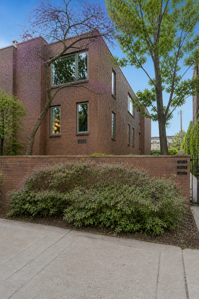 Unit for sale at 1926 N MOHAWK Street, Chicago, IL 60614