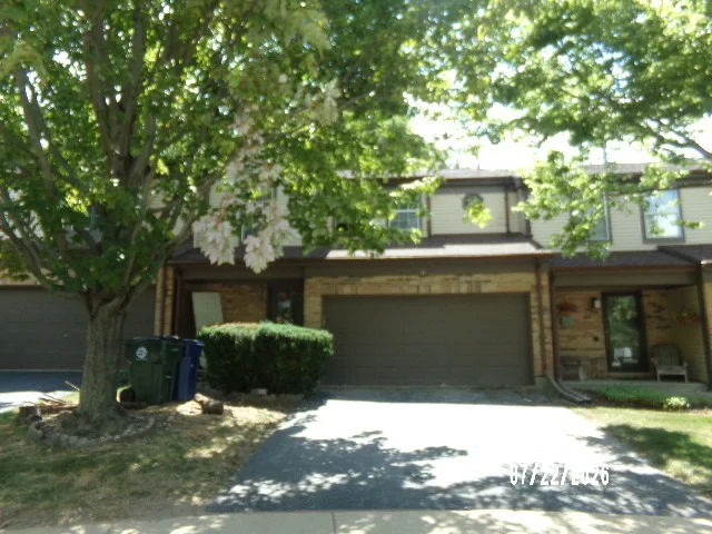 Unit for sale at 11 Oxford Court, Algonquin, IL 60102