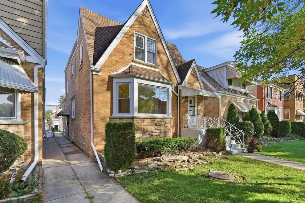 Unit for sale at 4923 N Mason Avenue, Chicago, IL 60630