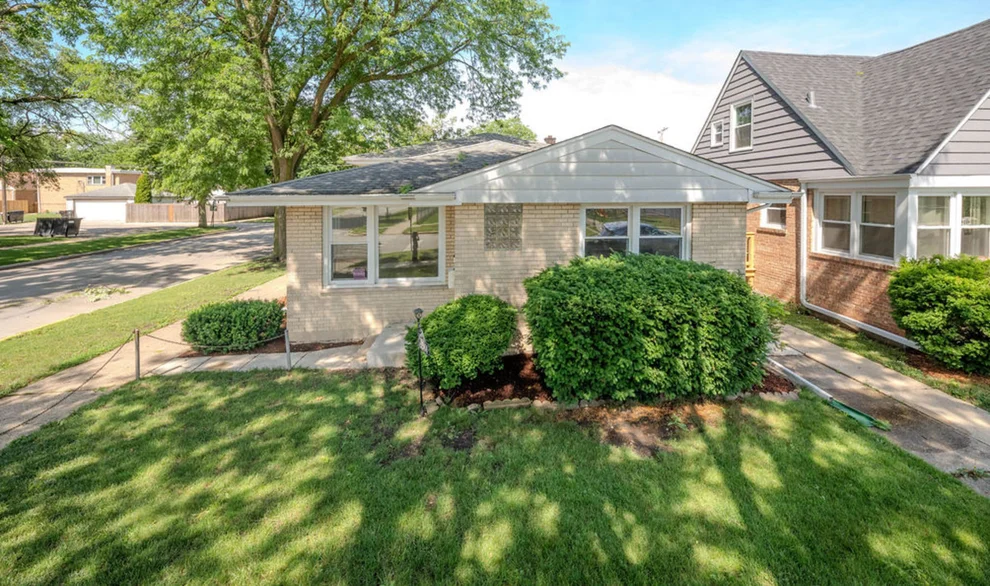 Unit for sale at 1944 S 15th Avenue, Broadview, IL 60155