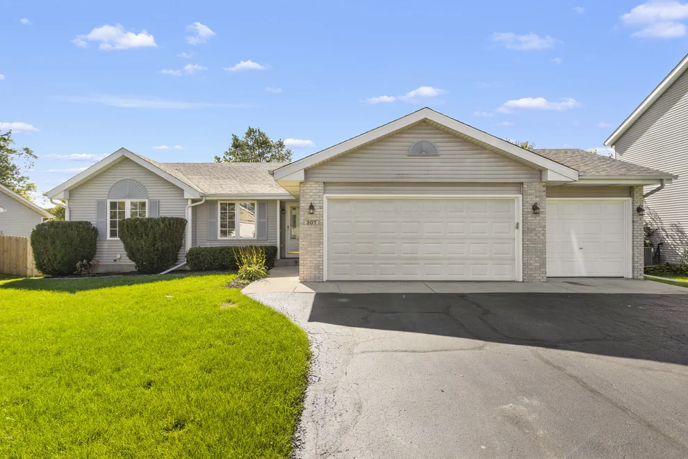 Unit for sale at 307 White Oak Drive, Poplar Grove, IL 61065