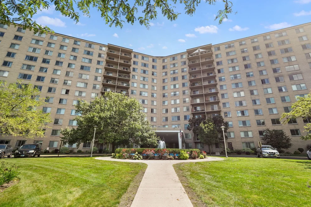 Unit for sale at 6933 N Kedzie Avenue, Chicago, IL 60645