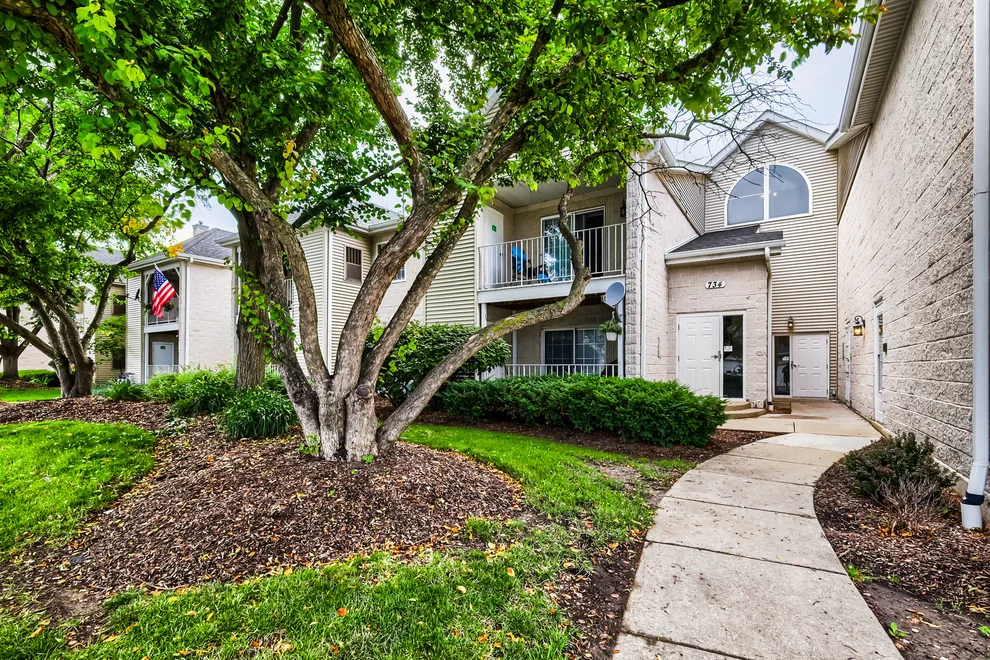 Unit for sale at 734 N Gary Avenue, Carol Stream, IL 60188
