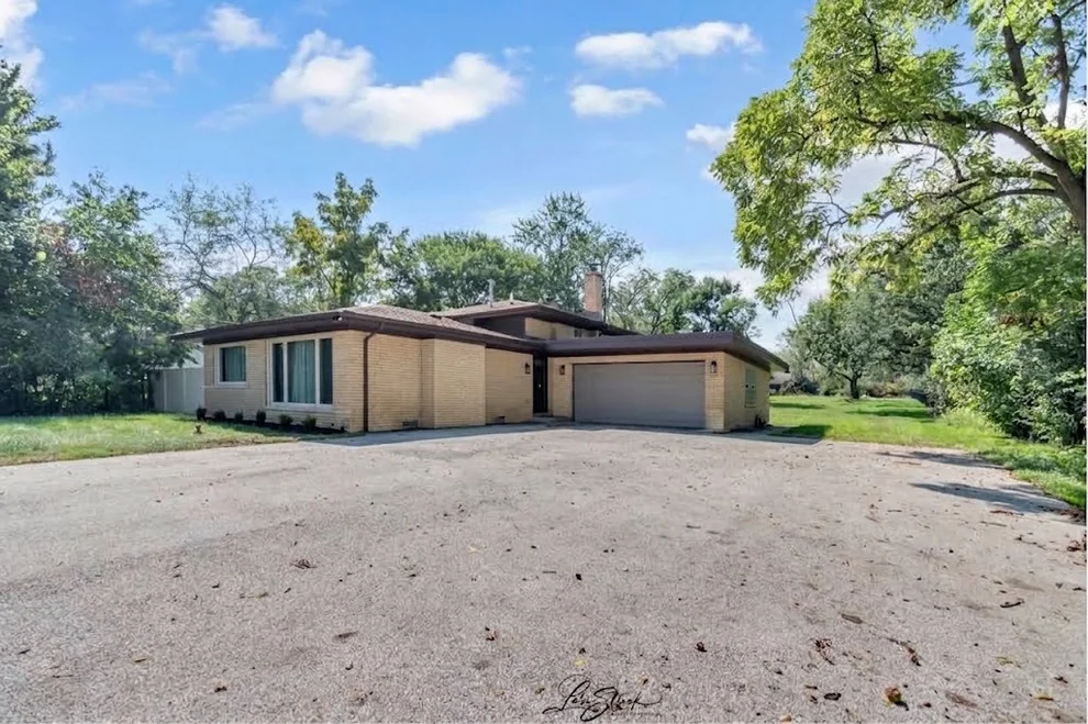 Unit for sale at 19232 Kedzie Avenue, Flossmoor, IL 60422