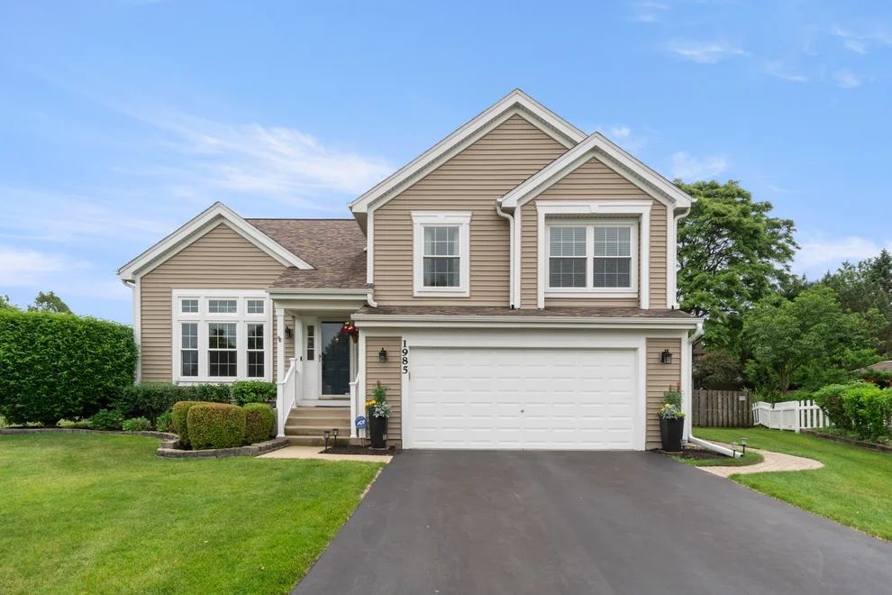 Unit for sale at 1985 Rochelle Court, Wheeling, IL 60090