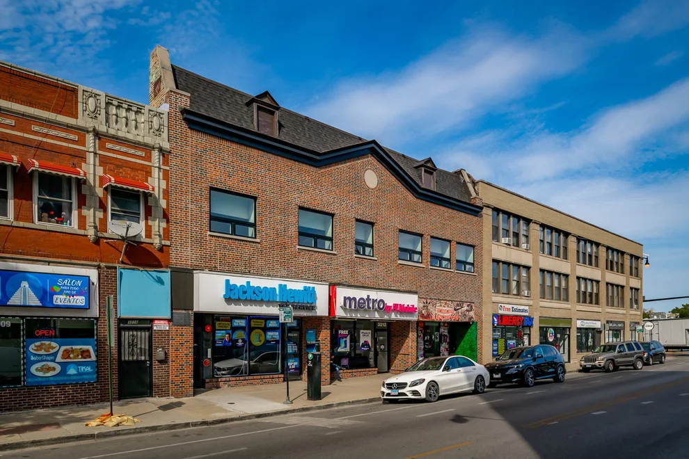 Unit for sale at 3210 W Lawrence Avenue, Chicago, IL 60625