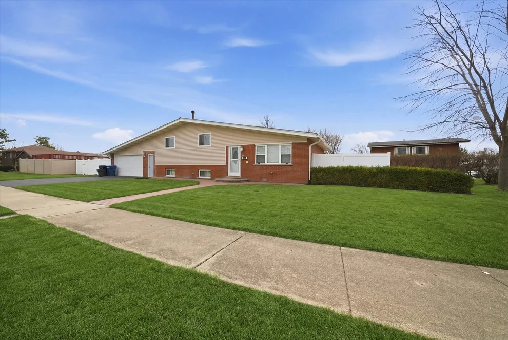 Unit for sale at 10725 S Rutherford Avenue, Worth, IL 60482