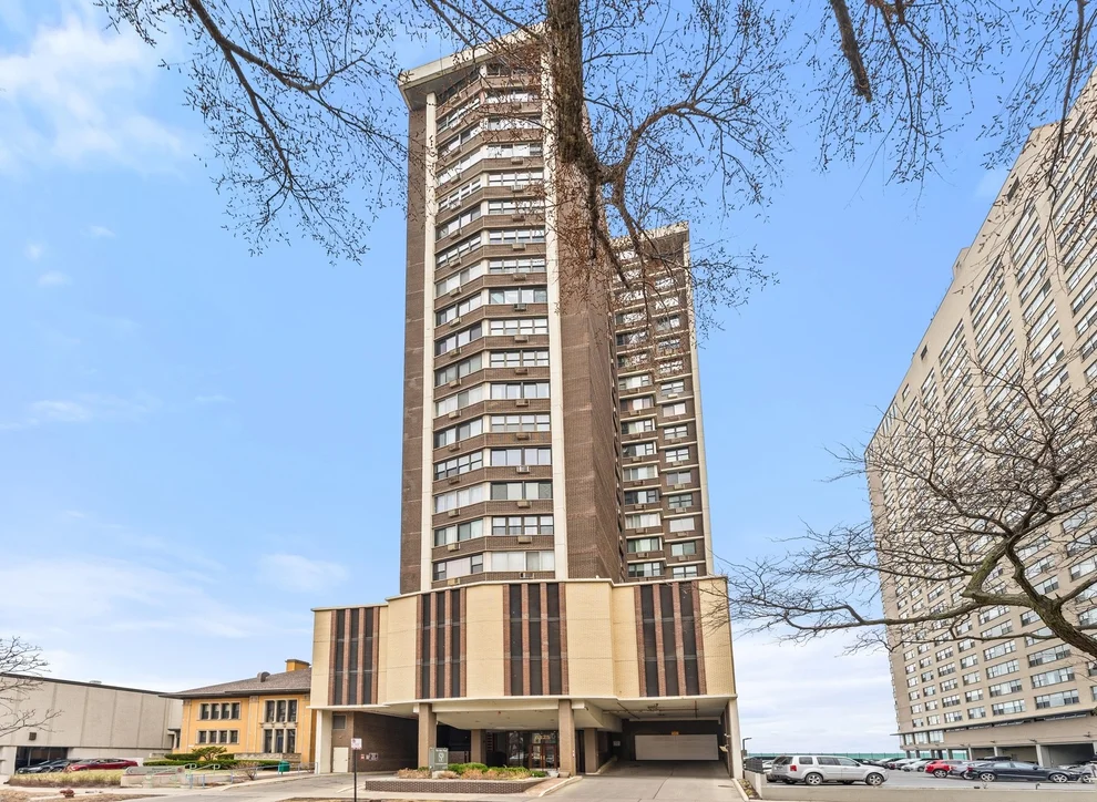 Unit for sale at 6325 N Sheridan Road, Chicago, IL 60660