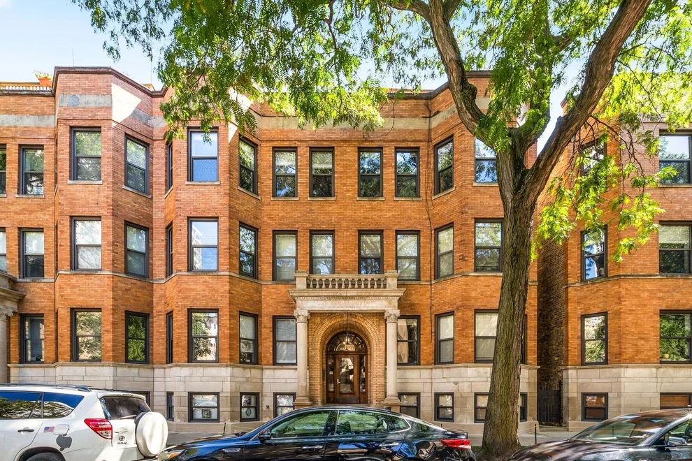 Unit for sale at 1025 W Balmoral Avenue, Chicago, IL 60640
