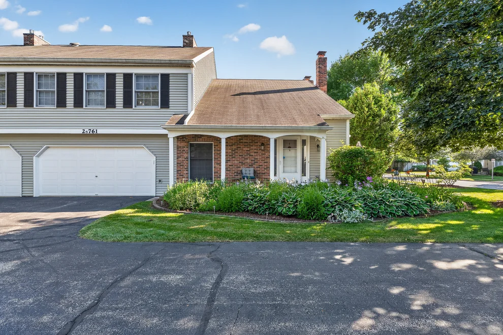 Unit for sale at 2s761 Grove Lane, Warrenville, IL 60555
