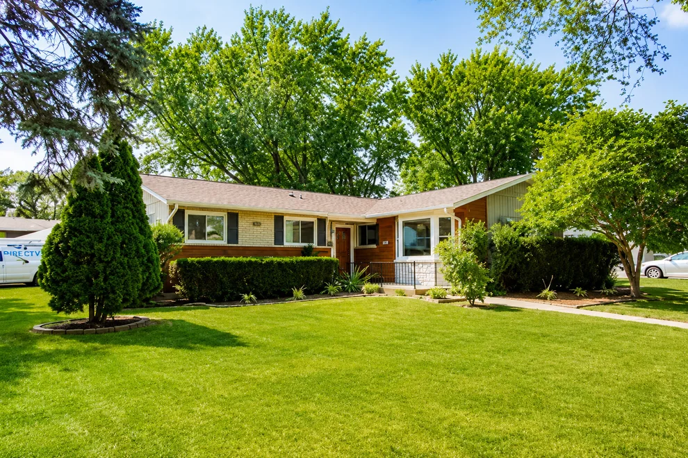 Unit for sale at 230 Fleetwood Lane, Elk Grove Village, IL 60007