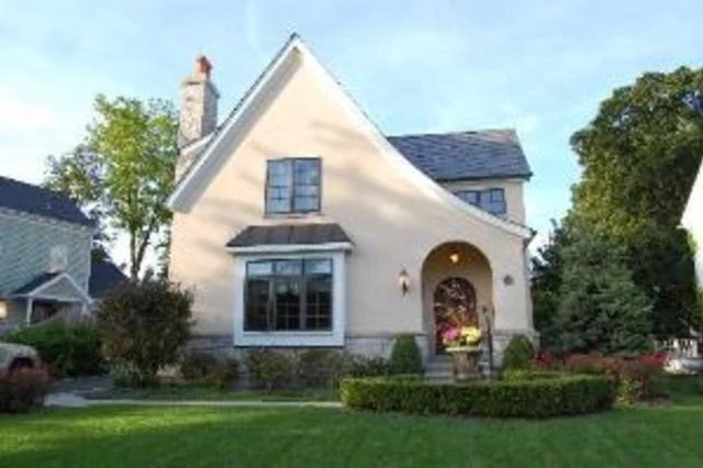 Unit for sale at 33 Washington Circle, Lake Forest, IL 60045
