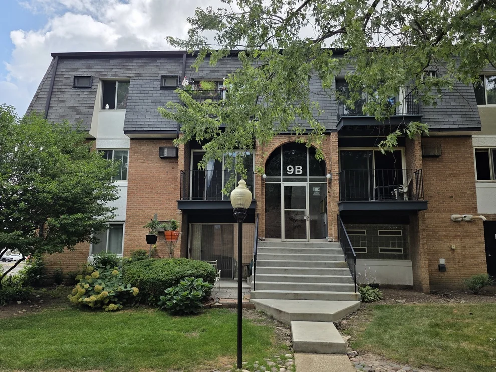 Unit for sale at 9B E Dundee Quarter Drive, Palatine, IL 60074