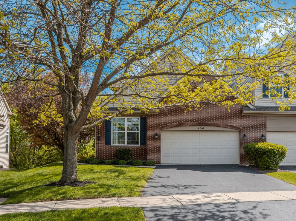 Unit for sale at 758 Oak Hollow Drive, Crystal Lake, IL 60014